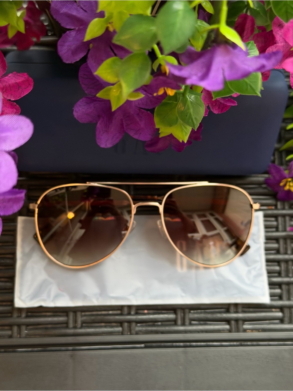 (UNISEX) SUNGLASSES BY GAP